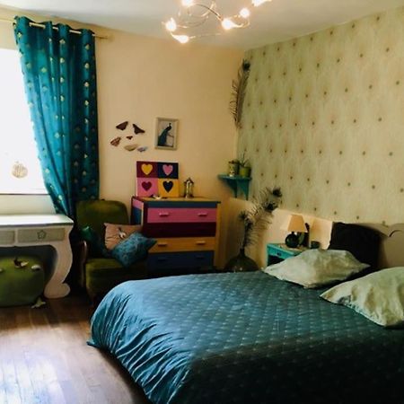 Maison Face A L'Etang Précy Extérieur photo