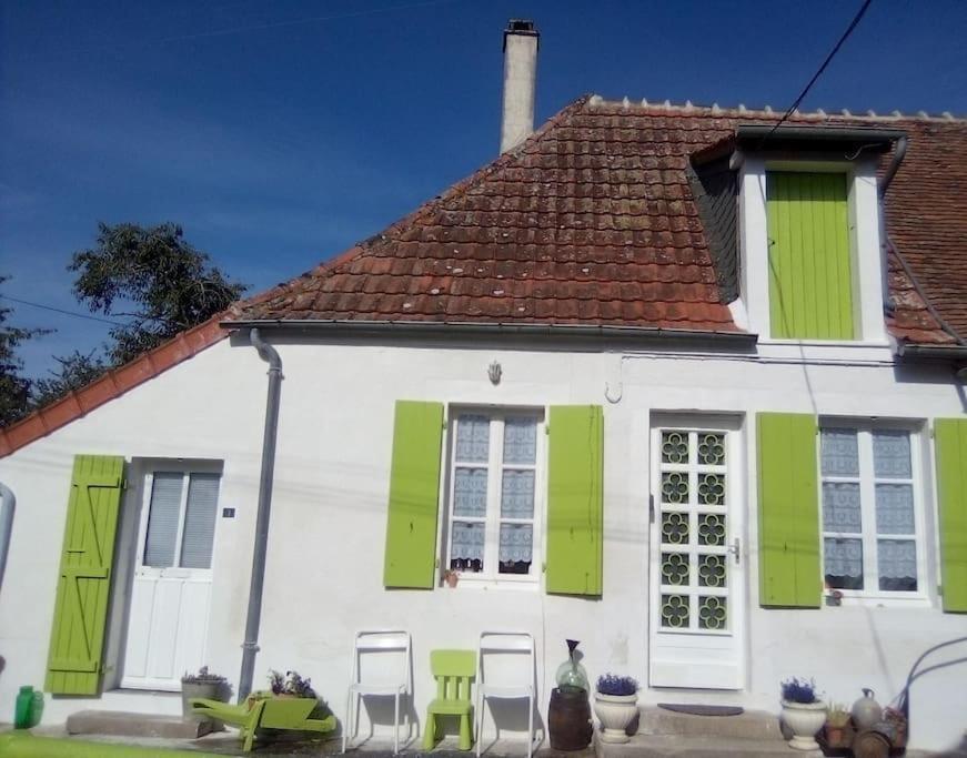 Maison Face A L'Etang Précy Extérieur photo